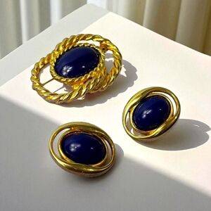 Vintage gold tone blue stone brooch and earrings set